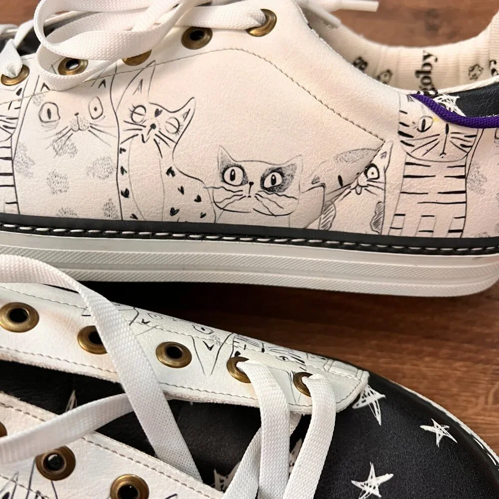 NWOT Goby Cat Lace Up White Black Sneakers Sz 42 (11.5)